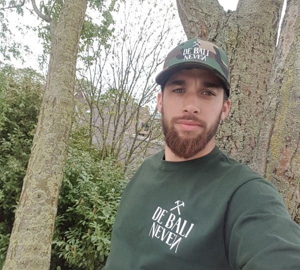 Stephan bouwt duurzame boomhutten 3 Balineven