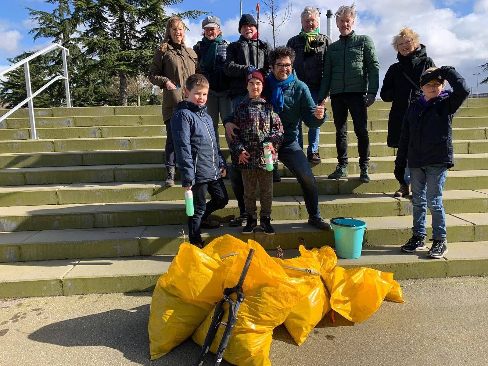 Plastic Ridders Ruimen Park In Den Haag Op