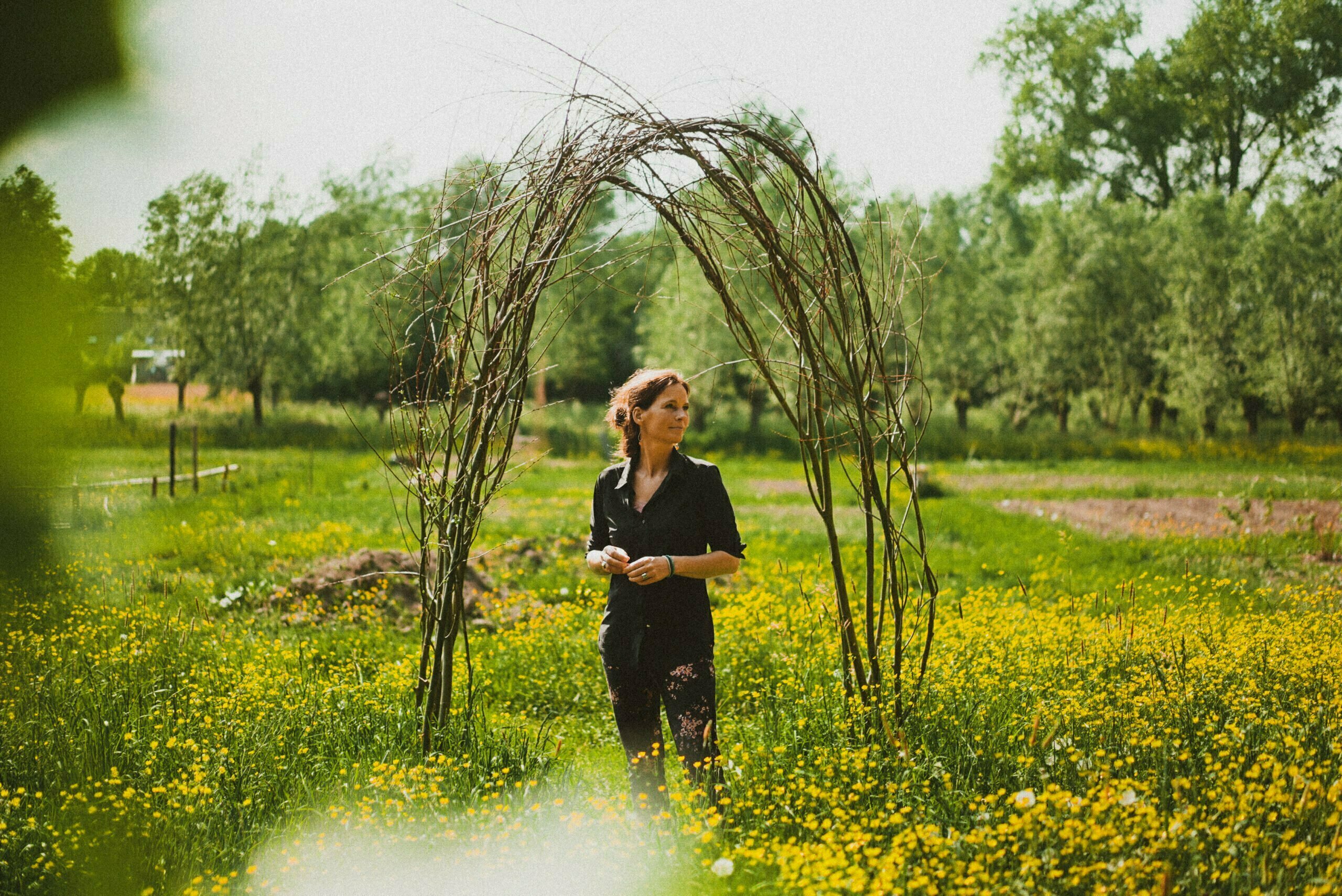 Heleen Werkt Met Haar Stichting Bosnodig Aan Een Voedselbos In Voorst