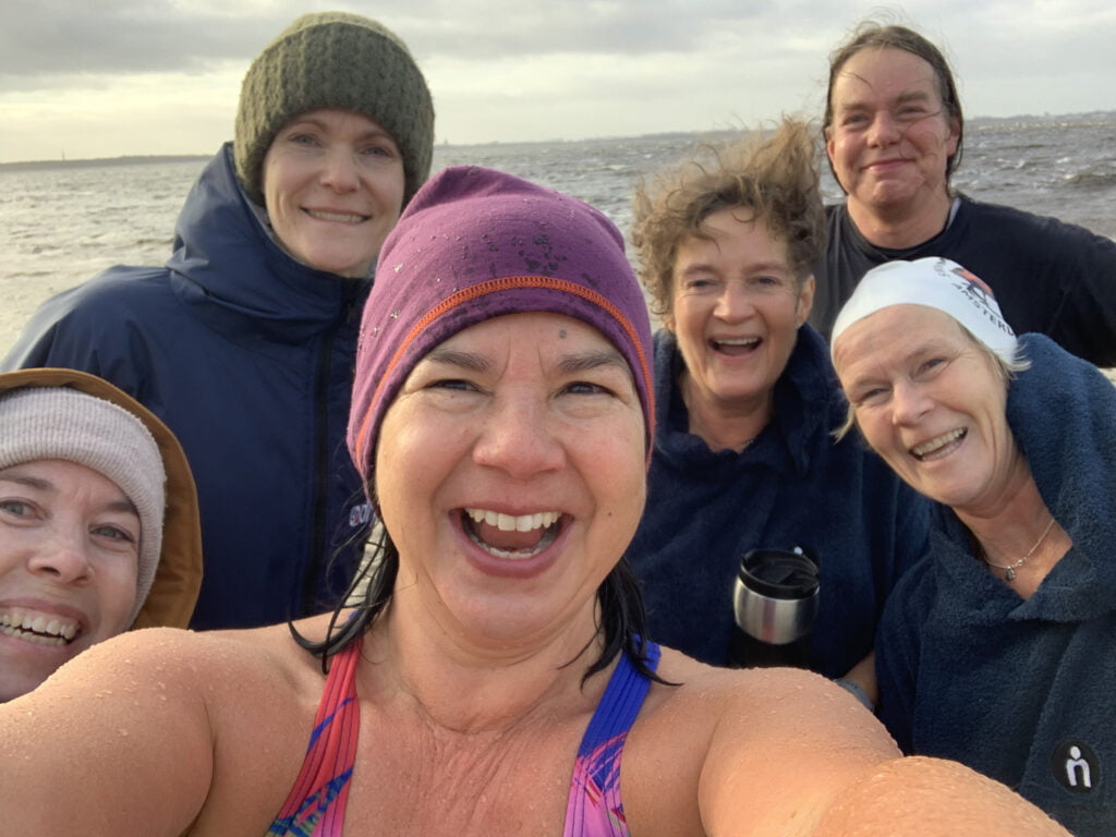 Susan Geeft Trainingen Aan Mensen Die Willen Leren Winterzwemmen