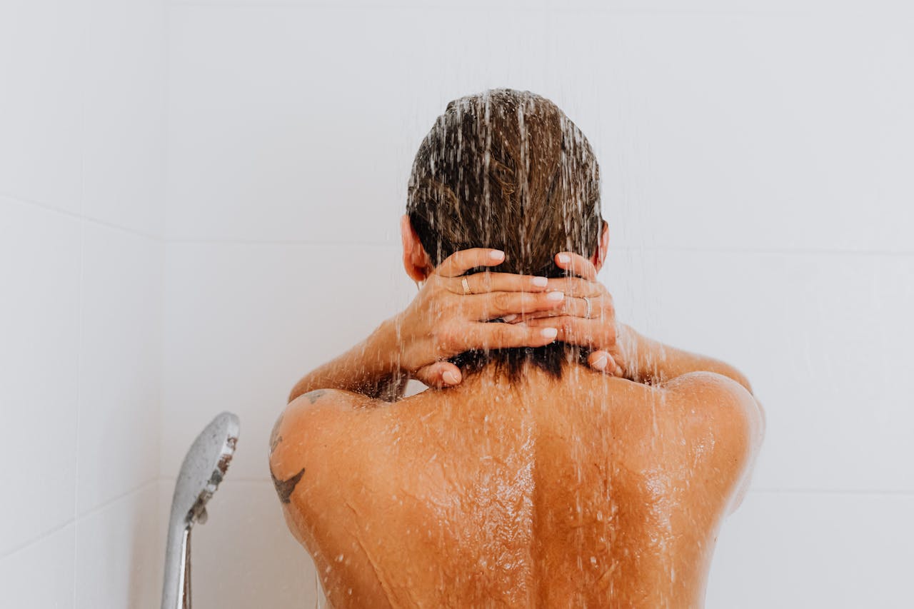 Plassen Onder De Douche Is Duurzaam, Maar Is Het Ook Hygiënisch?