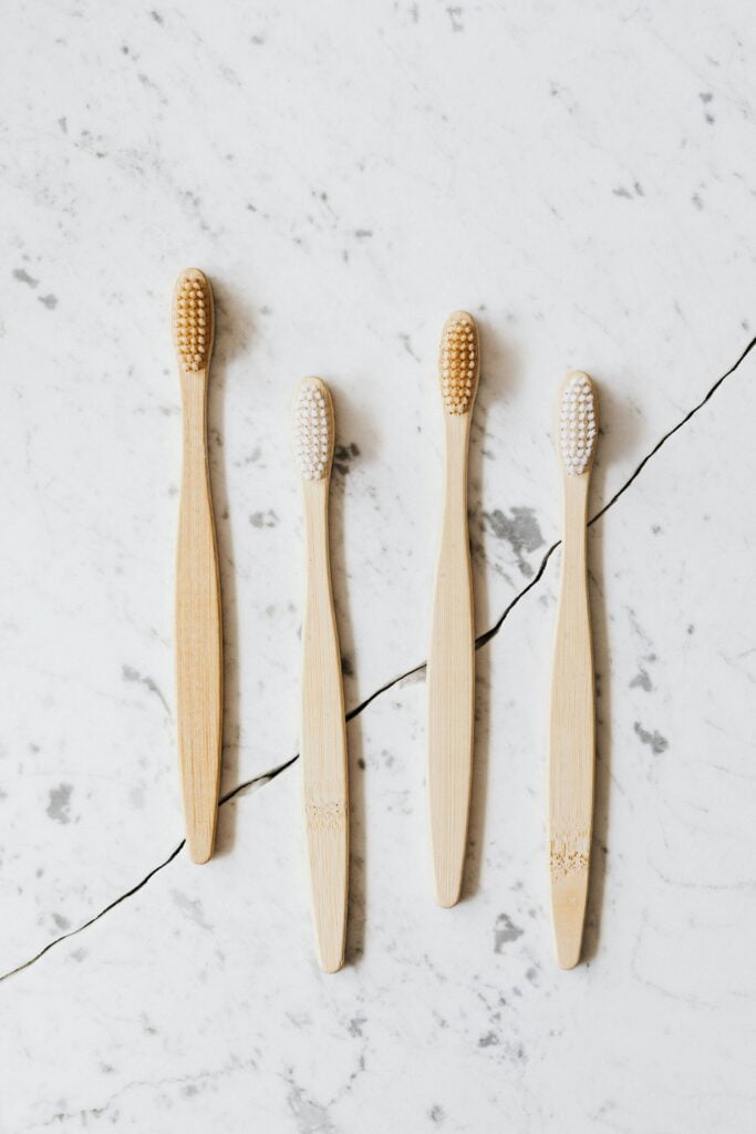 Hoe lang kan je met een tandenborstel doen? (En hoe maak je 'm het beste schoon?) 3 Hoe Vaak Moet Je Je Tandenborstel Vervangen?