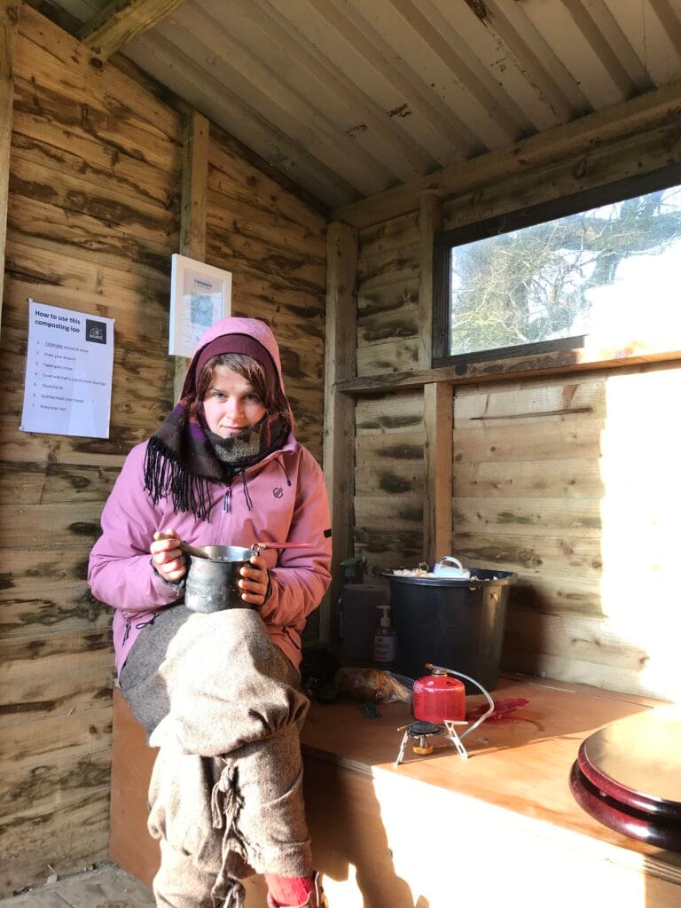 Minimalisme ten top: Simone woonde twee jaar middenin de natuur in een klein tentje 10 Minimalisme Ten Top: Simone Woont In Een Tent In Schotland