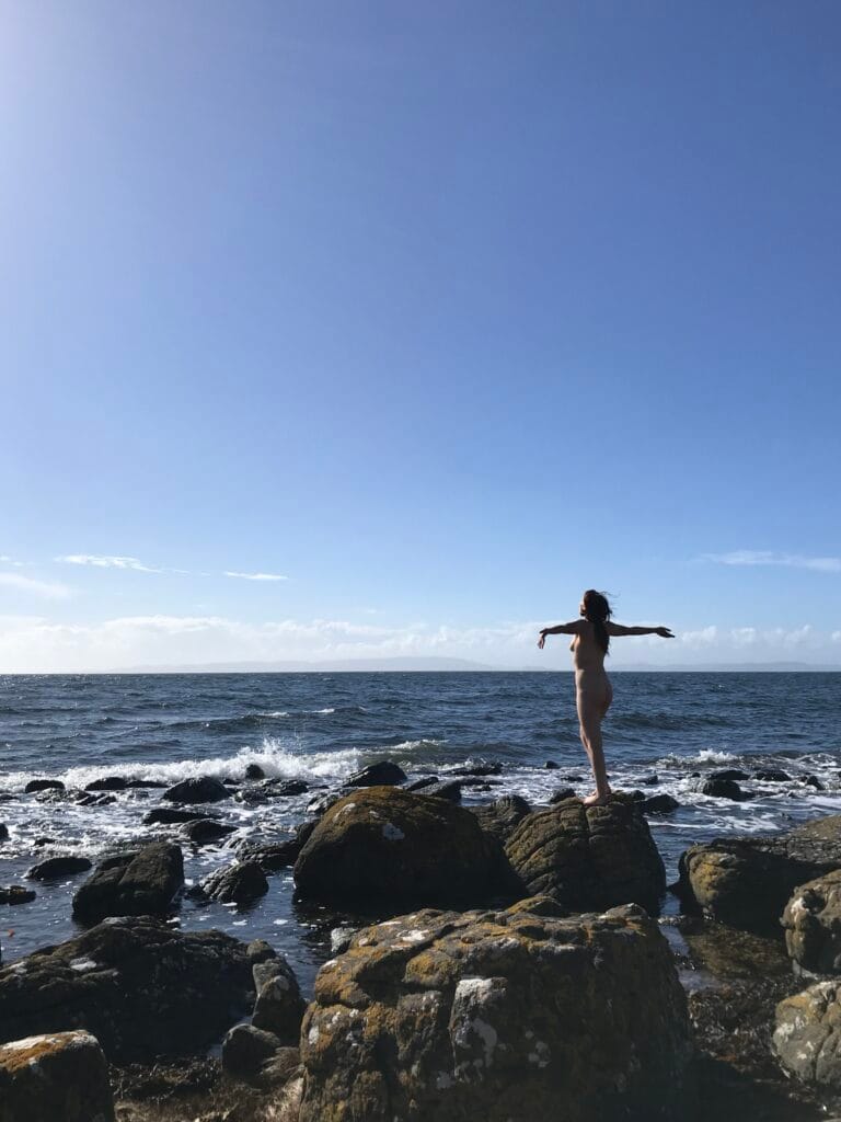 Minimalisme ten top: Simone woonde twee jaar middenin de natuur in een klein tentje 6 Minimalisme Ten Top: Simone Woont In Een Tent In Schotland