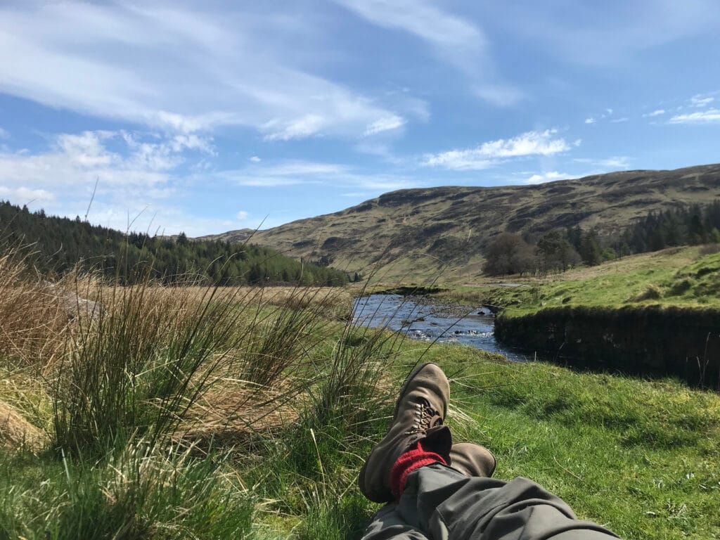Minimalisme ten top: Simone woonde twee jaar middenin de natuur in een klein tentje 9 Minimalisme Ten Top: Simone Woont In Een Tent In Schotland