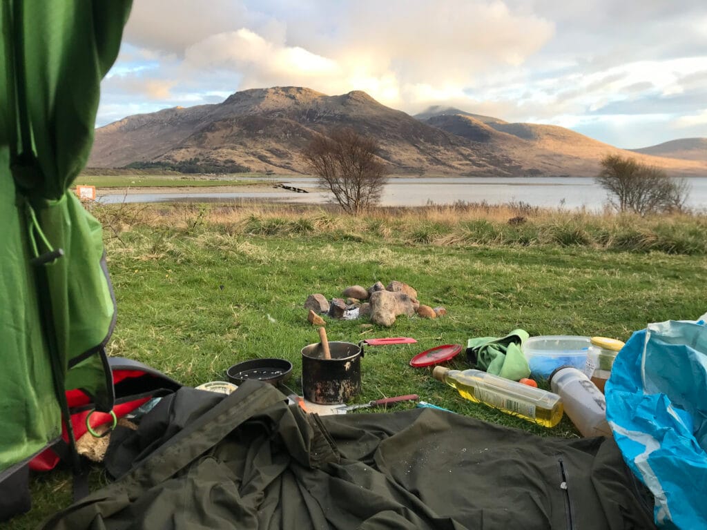 Minimalisme ten top: Simone woonde twee jaar middenin de natuur in een klein tentje 2 Minimalisme Ten Top: Simone Woont In Een Tent In Schotland