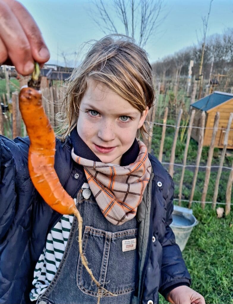 Jon Scobey en zijn gezin leven van hun eigen moestuin in Almere Oosterwold 2 John Scobey En Zijn Gezin Leven Uit Hun Eigen Moestuin In Almere