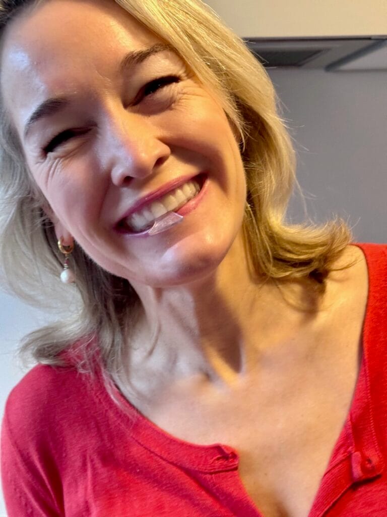 Op een duurzame manier je tanden bleken: werkt dat? 6 Tanden Bleken Met De Whitening Kit Van Smyle