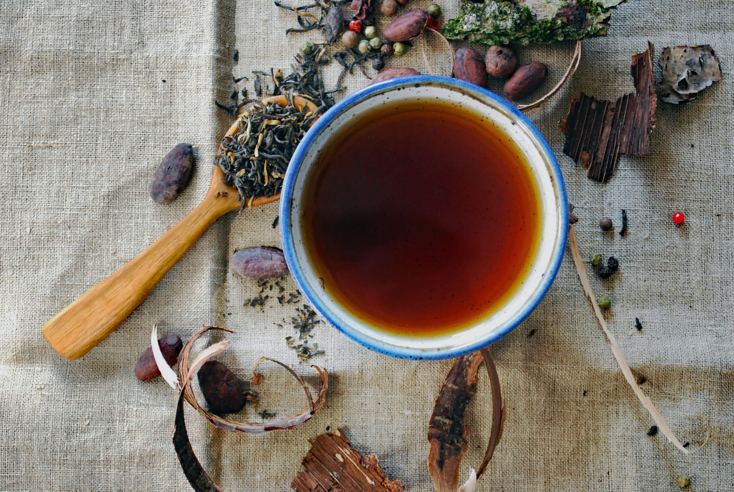 5 Tips Om Thee-Aanslag Makkelijk En Natuurlijk Te Verwijderen