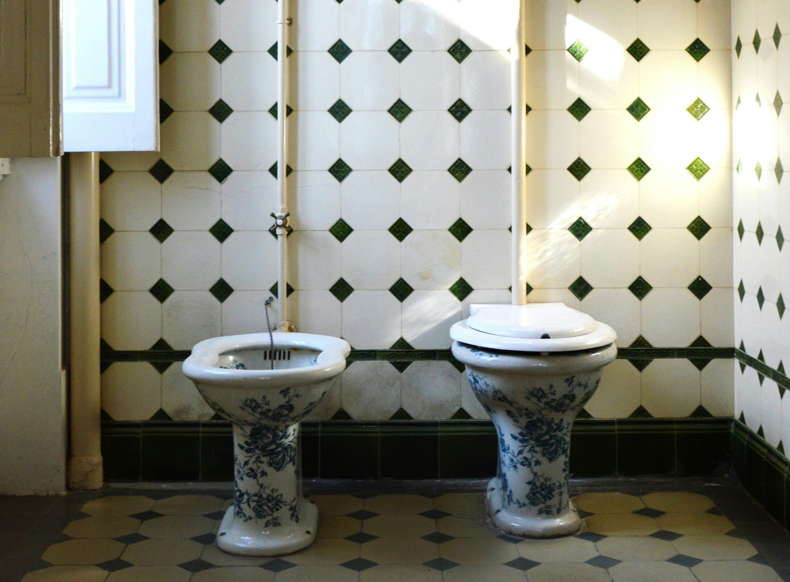 Bruine Aanslag In De Wc Pot: Zo Kom Je Er Makkelijk En Milieuvriendelijk Vanaf