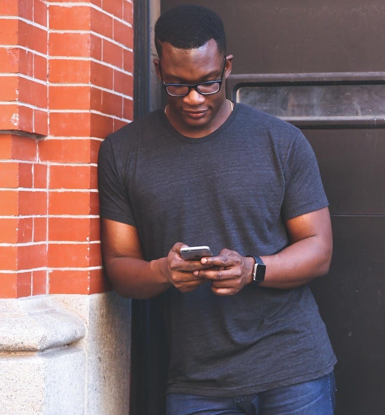 Offline zijn: waarom is dat zo belangrijk? En wat doe je dan zoal? We geven 25 tips. 2 Nationale Offline Dag