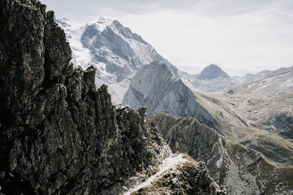 Alleen op avontuur: Paulien doet niets liever. Zo'n 10 maanden per jaar reist ze al lopend en fietsend door Europa. 2 Alleen Op Avontuur: Paulien Doet Niks Liever En Reist Zo’n 10 Maanden Per Jaar Al Lopend En Fietsend Door Europa. Dit Zijn Haar Tips