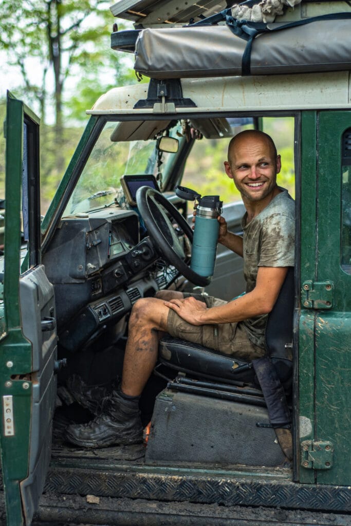 Als Vreemden Met De Land Rover Op Reis Naar Afrika En Dan Verliefd Worden Op Elkaar