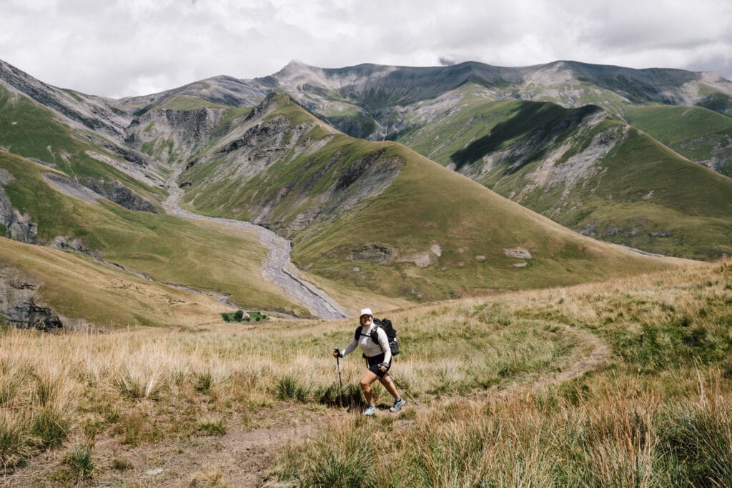 Alleen op avontuur: Paulien doet niets liever. Zo'n 10 maanden per jaar reist ze al lopend en fietsend door Europa. 3 Alleen Op Avontuur: Paulien Doet Niks Liever En Reist Zo’n 10 Maanden Per Jaar Al Lopend En Fietsend Door Europa. Dit Zijn Haar Tips