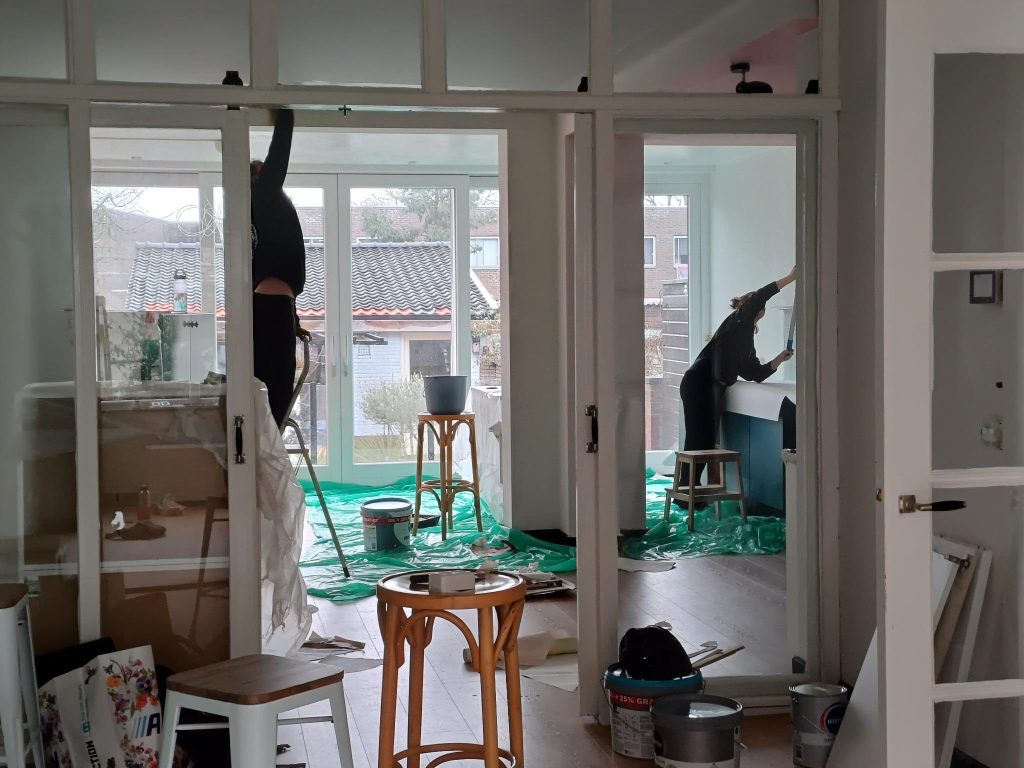 Samenwonen Met Vrienden: Irene En Renske Kochten Met 3 Vrienden Een Huis In Hartje Nijmegen