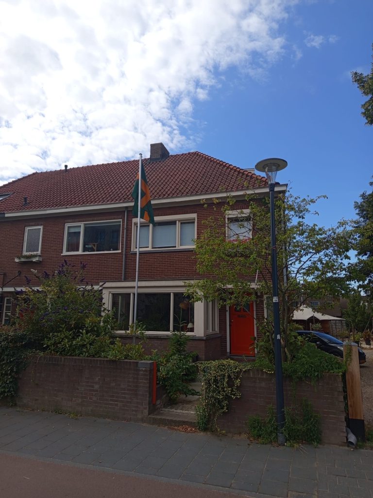 Samenwonen Met Vrienden: Irene En Renske Kochten Met 3 Vrienden Een Huis In Hartje Nijmegen