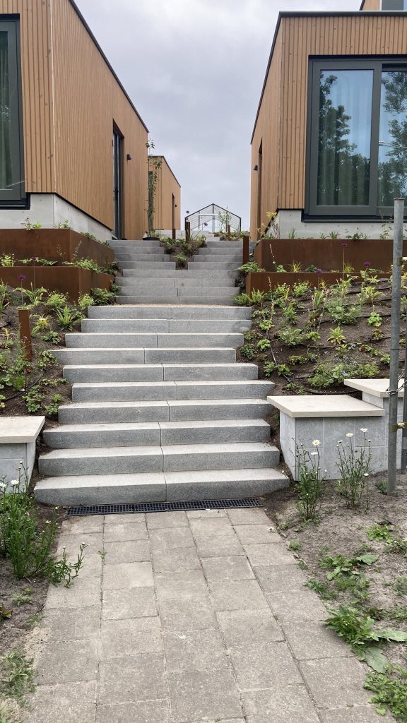 Jaap woont in een tiny house op het dak van een winkelcentrum 6 Tiny Houses Op Het Dak Van Een Winkelcentrum In Leiden