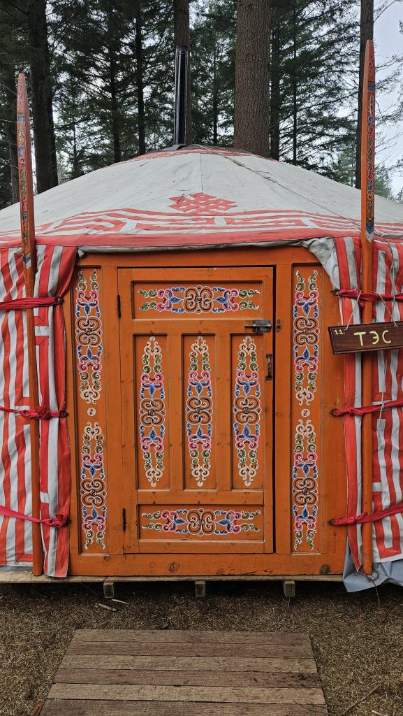 Winterwoods: winterkamperen in een yurt met houtkachel én bed, middenin de natuur 4 Winterkamperen Of Glamping 2.0 Bij Winterwoods In Drenthe, Middenin De Bossen
