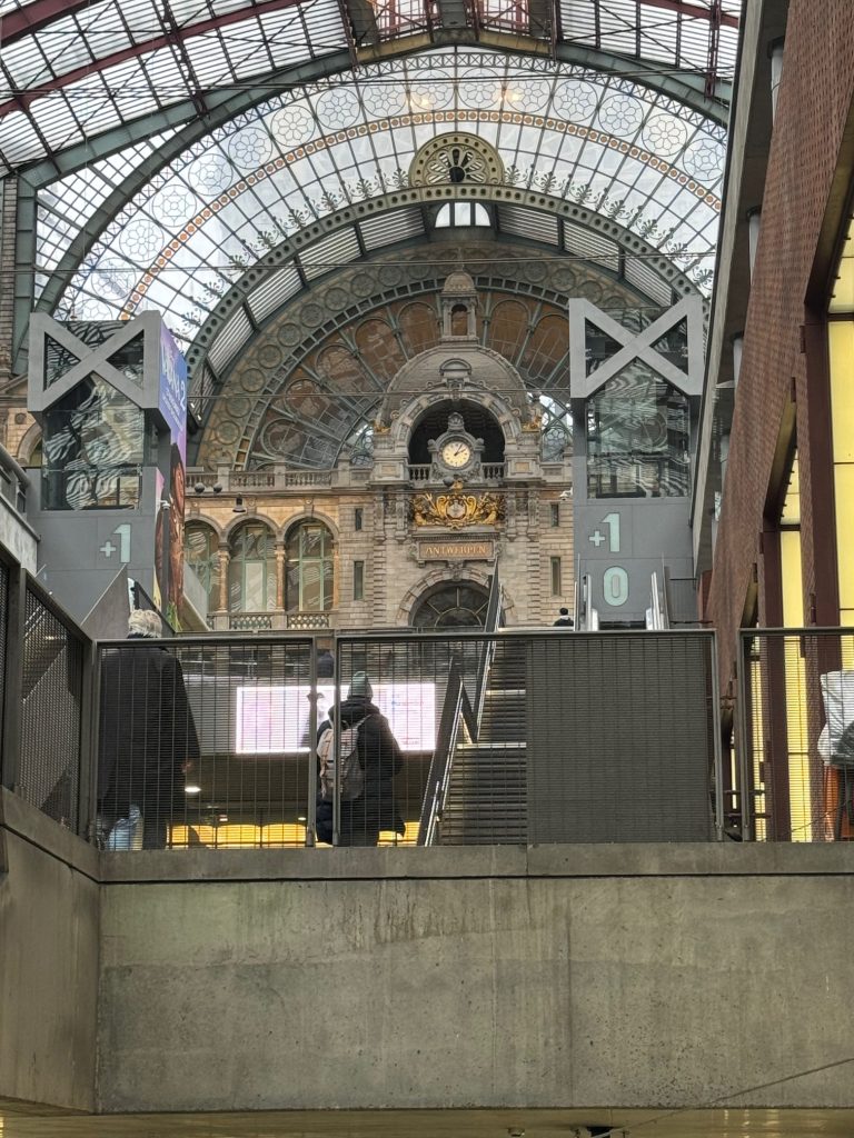 Gids: De 10 leukste tweedehands winkels in Antwerpen 3 Gids: De 11 Leukste Tweedehands Winkels In Antwerpen