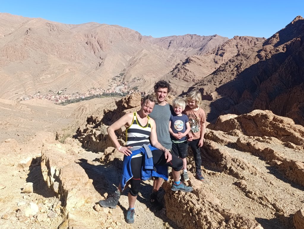 Brecht en zijn gezin trekken al 5 jaar met een oude camper door Europa. Dit is wat het hem brengt. 