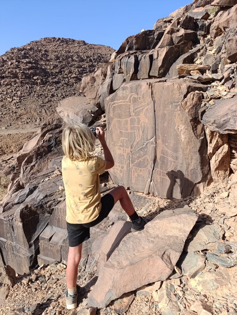 Brecht en zijn gezin trekken al 5 jaar met een oude camper door Europa. Dit is wat het hem brengt. 