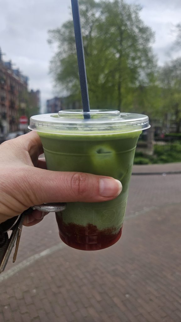 plastic afval: alles van plastic geeft microplastics af blijkt uit onderzoek