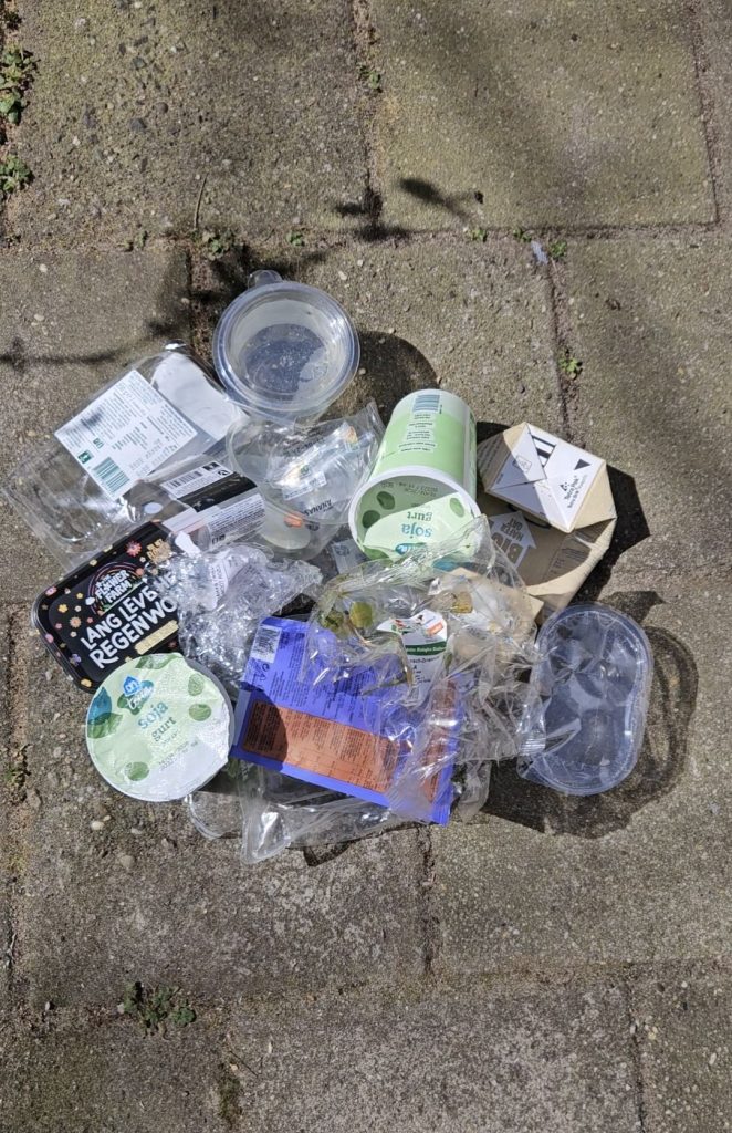 plastic afval: alles van plastic geeft microplastics af blijkt uit onderzoek