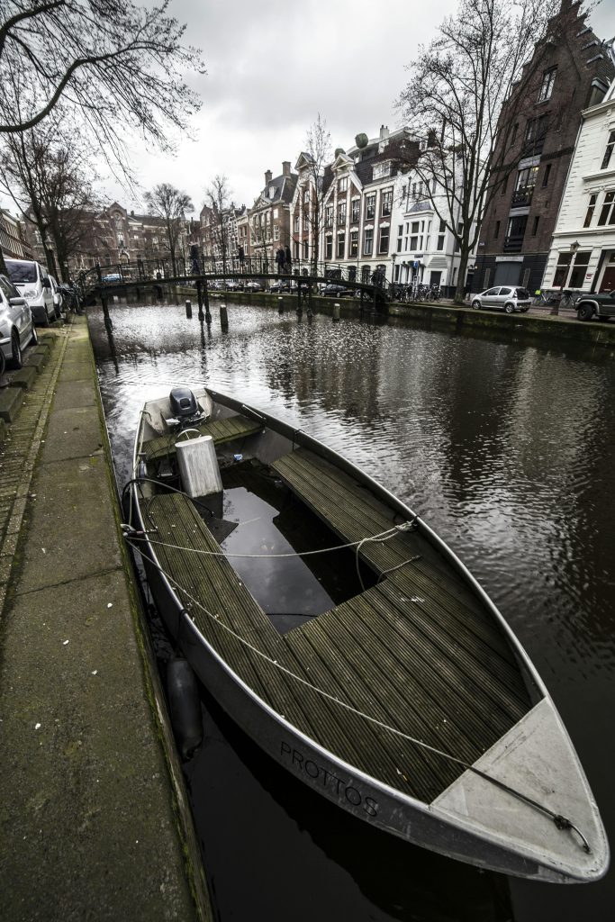 plastic afval: alles van plastic geeft microplastics af blijkt uit onderzoek