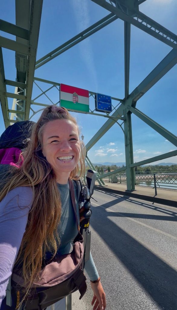 Grace liep een lange afstand wandeling van Den Haag naar Boedapest 