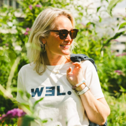 Wit met blauw logo