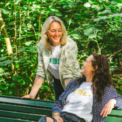 Wit met groen logo