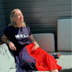Donkerblauw met wit logo