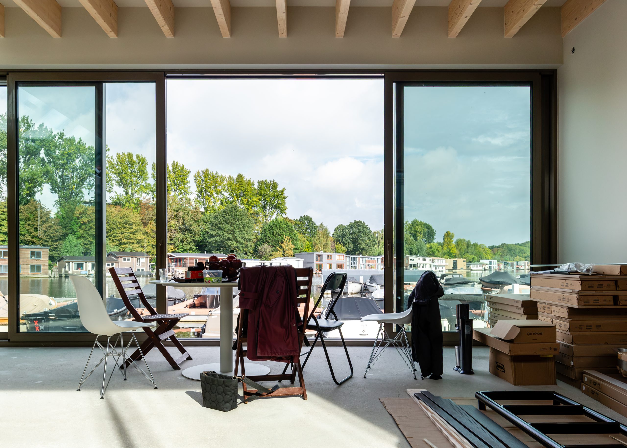 Architect Anton Surink ontwierp zijn eigen duurzame woonark met een Triodos Bank hypotheek