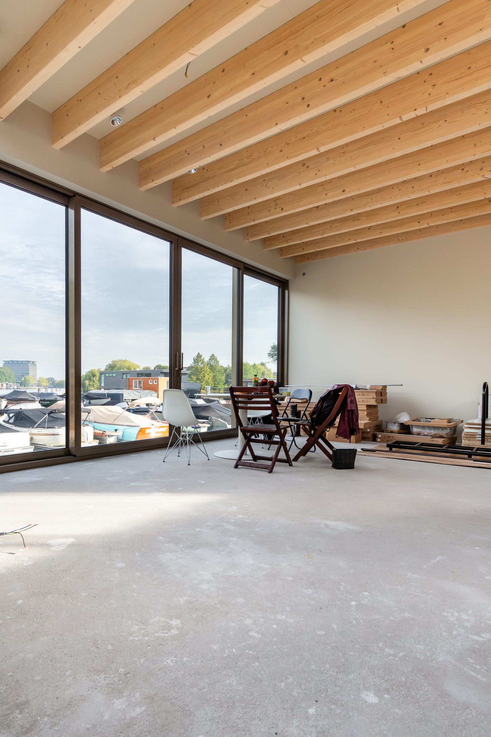 Architect Anton Surink ontwierp zijn eigen duurzame woonark met een Triodos Bank hypotheek